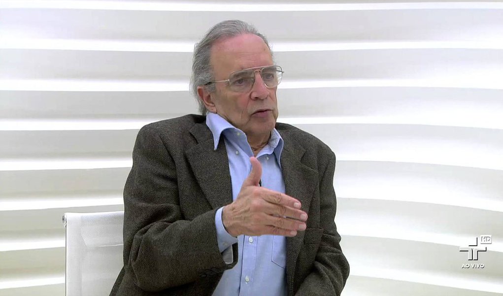 Tijolaço resgata entrevista de Janio de Freitas ao Roda Viva, feita em 2012, em que afirma que a compra de votos na era FHC foi o pior crime da República; “Janio também denuncia que a imprensa brasileira, sob a era FHC, aderiu de maneira muito pouco crítica ao projeto tucano” (Foto: Roberta Namour) Tijolaço resgata entrevista de Janio de Freitas ao Roda Viva, feita em 2012, em que afirma que a compra de votos na era FHC foi o pior crime da República; “Janio também denuncia que a imprensa brasileira, sob a era FHC, aderiu de maneira muito pouco crítica ao projeto tucano”