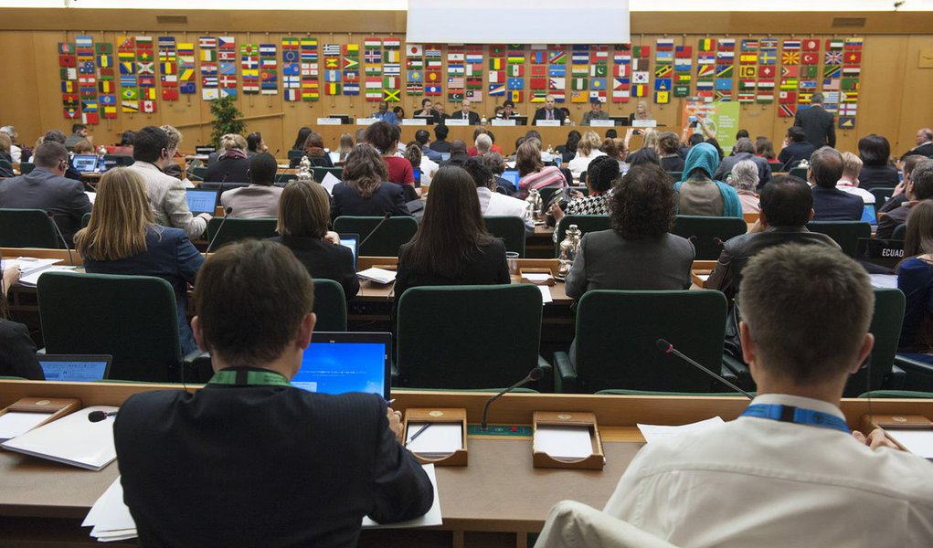 Chefes de Estado reunidos na 2ª Conferência Internacional sobre Nutrição, realizada pela FAO (ONU) em Roma, se comprometeram em promover ações para erradicar a fome e prevenir todas as formas de subnutrição no mundo, além de aumentar os investimentos para ações efetivas na melhoria da alimentação; eles firmaram durante o evento a Declaração de Roma sobre Nutrição (Foto: Gisele Federicce) Chefes de Estado reunidos na 2ª Conferência Internacional sobre Nutrição, realizada pela FAO (ONU) em Roma, se comprometeram em promover ações para erradicar a fome e prevenir todas as formas de subnutrição no mundo, além de aumentar os investimentos para ações efetivas na melhoria da alimentação; eles firmaram durante o evento a Declaração de Roma sobre Nutrição