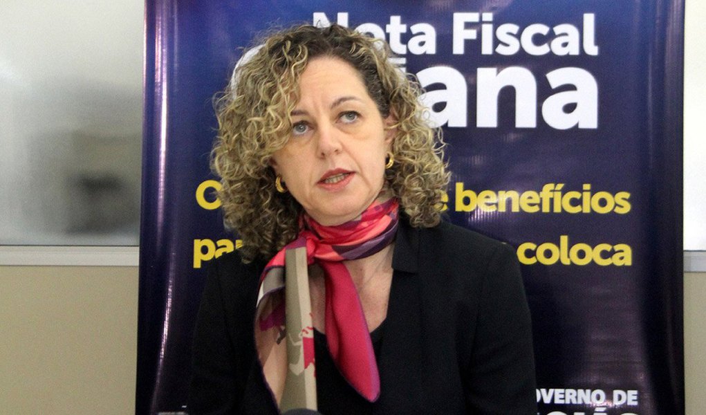 Projeto de lei propõe ainda reduzir despesas com cargos comissionados e temporários, além de restrições de despesas com propaganda e publicidade; lei também prevê a possibilidade de o Executivo contingenciar despesas; conjunto de regras mais duras para o equilíbrio dos gastos públicos começou a ser formatado pela secretaria da Fazenda há cerca de três meses em várias instâncias de discussões com outras pastas, com o governo federal e Estados com propostas semelhantes, como o Rio Grande do Sul, Espírito Santo e Mato Grosso; secretária Ana Carla Abrão participa de audiência pública nesta quarta-feira na Assembleia Legislativa (Foto: Realle Palazzo-Martini) Projeto de lei propõe ainda reduzir despesas com cargos comissionados e temporários, além de restrições de despesas com propaganda e publicidade; lei também prevê a possibilidade de o Executivo contingenciar despesas; conjunto de regras mais duras para o equilíbrio dos gastos públicos começou a ser formatado pela secretaria da Fazenda há cerca de três meses em várias instâncias de discussões com outras pastas, com o governo federal e Estados com propostas semelhantes, como o Rio Grande do Sul, Espírito Santo e Mato Grosso; secretária Ana Carla Abrão participa de audiência pública nesta quarta-feira na Assembleia Legislativa
