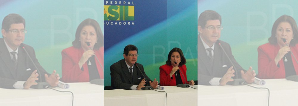 Anúncio foi feito pelo ministro da Fazenda, Joaquim Levy, e pela presidenta da Caixa, Miriam Belchior, que assegurou que a medida não atinge as demais atividades da Caixa, que continuará um banco 100% público; "Se pudermos, vamos fazer ainda este ano. A intenção está estabelecida", disse Levy (Foto: Gisele Federicce) Anúncio foi feito pelo ministro da Fazenda, Joaquim Levy, e pela presidenta da Caixa, Miriam Belchior, que assegurou que a medida não atinge as demais atividades da Caixa, que continuará um banco 100% público; "Se pudermos, vamos fazer ainda este ano. A intenção está estabelecida", disse Levy