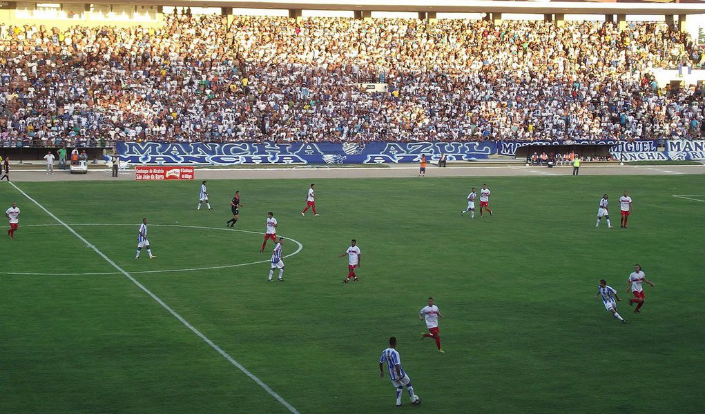 A estrutura do Juizado do Torcedor existe com salas e equipamentos nas dependências do Estádio Rei Pelé, em Maceió, mas não está em funcionamento; o problema é a falta de uma delegacia móvel e de um posto do instituto de identificação; por isso, os casos policiais registrados durante uma partida de futebol são encaminhados para a Central de Flagrantes, o que dificulta a aplicação do Estatuto do Torcedor (Foto: Voney Malta) A estrutura do Juizado do Torcedor existe com salas e equipamentos nas dependências do Estádio Rei Pelé, em Maceió, mas não está em funcionamento; o problema é a falta de uma delegacia móvel e de um posto do instituto de identificação; por isso, os casos policiais registrados durante uma partida de futebol são encaminhados para a Central de Flagrantes, o que dificulta a aplicação do Estatuto do Torcedor