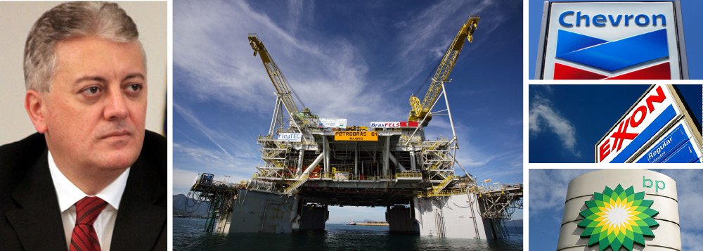 Embora não tenha sido comemorado pelo mercado (ações desabaram 7% nesta sexta) por ser 43% menor que o mesmo período de 2014, o balanço do primeiro semestre da Petrobras é o melhor entre as maiores petroleiras do mundo; companhia presidida por Aldemir Bendine alcançou lucro líquido de R$ 5,8 bilhões e lucro operacional de R$ 22,8 bilhões, resultado bem melhor do que o de gigantes americanas como a Chevron e Exxon, que registraram quedas respectivas de 69% e 49%; já a Britsh Petroleum (BP) viu seu lucro despencar 144%; mesmo em um cenário de instabilidade, a estatal brasileira conseguiu elevar sua produção de petróleo e gás natural em 9%; só no pré-sal, cuja exploração a oposição quer alterar, produção atingiu em junho o recorde de 747 mil barris por dia (Foto: Aquiles Lins) Embora não tenha sido comemorado pelo mercado (ações desabaram 7% nesta sexta) por ser 43% menor que o mesmo período de 2014, o balanço do primeiro semestre da Petrobras é o melhor entre as maiores petroleiras do mundo; companhia presidida por Aldemir Bendine alcançou lucro líquido de R$ 5,8 bilhões e lucro operacional de R$ 22,8 bilhões, resultado bem melhor do que o de gigantes americanas como a Chevron e Exxon, que registraram quedas respectivas de 69% e 49%; já a Britsh Petroleum (BP) viu seu lucro despencar 144%; mesmo em um cenário de instabilidade, a estatal brasileira conseguiu elevar sua produção de petróleo e gás natural em 9%; só no pré-sal, cuja exploração a oposição quer alterar, produção atingiu em junho o recorde de 747 mil barris por dia