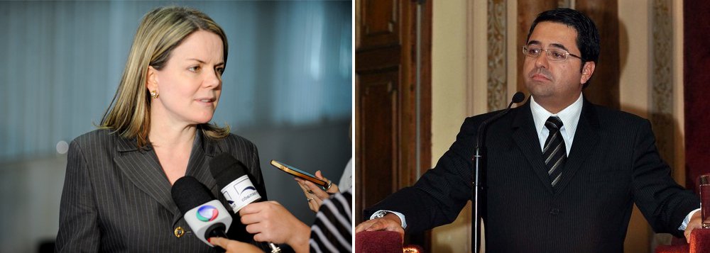 Senadora Gleisi Hoffmann (PT-PR) refutou informações veiculadas pela imprensa nesta quinta-feira acerca do advogado de suas campanhas eleitorais de 2008, 2010 e 2014; de acordo com ela, Guilherme Gonçalves foi seu advogado e da "torcida do Flamengo" nos últimos anos; o objetivo, disse Gleisi, é tirá-la antecipadamente da disputa eleitoral de 2018 (Foto: Gisele Federicce) Senadora Gleisi Hoffmann (PT-PR) refutou informações veiculadas pela imprensa nesta quinta-feira acerca do advogado de suas campanhas eleitorais de 2008, 2010 e 2014; de acordo com ela, Guilherme Gonçalves foi seu advogado e da "torcida do Flamengo" nos últimos anos; o objetivo, disse Gleisi, é tirá-la antecipadamente da disputa eleitoral de 2018