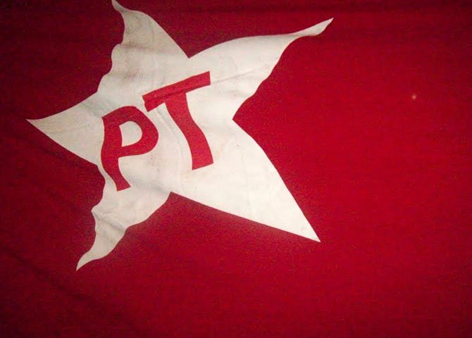 Há espaço, à esquerda do PT, para forças que pressionem pelo aprofundamento e a aceleração de reformas, buscando forjar um bloco histórico que mude a qualidade do processo de mudanças. Mas essa orientação é impossível para quem vê no PT o inimigo (Foto: Breno Altman) Há espaço, à esquerda do PT, para forças que pressionem pelo aprofundamento e a aceleração de reformas, buscando forjar um bloco histórico que mude a qualidade do processo de mudanças. Mas essa orientação é impossível para quem vê no PT o inimigo