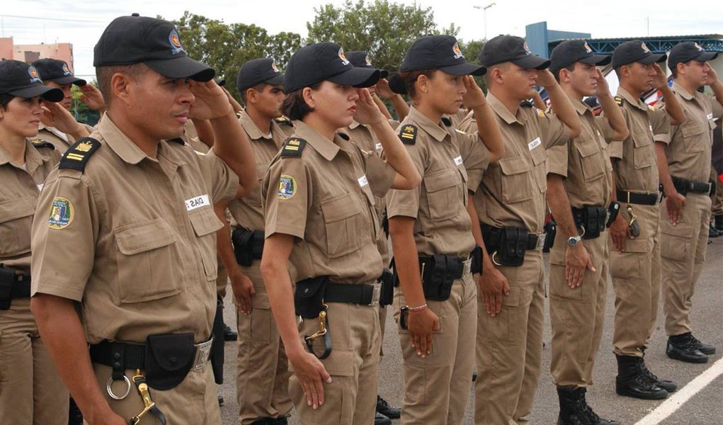 Em três Atos publicados no Diário Oficial do Estado no sábado, 15, dia da Proclamação da República, o governador Sandoval Cardoso (SD) realizou a promoção de 1.403 policiais militares; foram três atos publicados que tratam de promoções por merecimento e antiguidade tanto do quadro operacional como administrativo; aumento nas despesas com pessoal ficará para o próximo governo (Foto: Aquiles Lins) Em três Atos publicados no Diário Oficial do Estado no sábado, 15, dia da Proclamação da República, o governador Sandoval Cardoso (SD) realizou a promoção de 1.403 policiais militares; foram três atos publicados que tratam de promoções por merecimento e antiguidade tanto do quadro operacional como administrativo; aumento nas despesas com pessoal ficará para o próximo governo