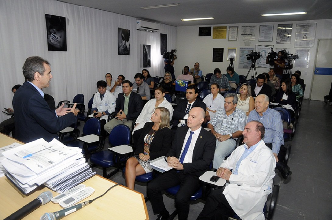 Secretaria Estadual de Saúde entrega ao Ministério Público estudo que prova que principal justificativa para superlotação da unidade é o fluxo de pacientes que deveriam ser atendidos em Cais da prefeitura de Goiânia e dos municípios vizinhos; relatório mosta que nos meses de janeiro e fevereiro 60% dos pacientes atendidos na pediatria, ginecologia e obstetrícia encaixam-se na faixa de risco verde ou azul, que abrange ocorrências simples, que deveriam ser atendida nos postos municipais (Foto: José Barbacena) Secretaria Estadual de Saúde entrega ao Ministério Público estudo que prova que principal justificativa para superlotação da unidade é o fluxo de pacientes que deveriam ser atendidos em Cais da prefeitura de Goiânia e dos municípios vizinhos; relatório mosta que nos meses de janeiro e fevereiro 60% dos pacientes atendidos na pediatria, ginecologia e obstetrícia encaixam-se na faixa de risco verde ou azul, que abrange ocorrências simples, que deveriam ser atendida nos postos municipais