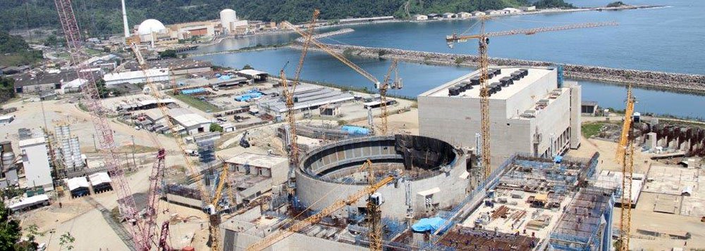 Investigadores apuram contratos da montagem eletromecânica da terceira usina do Complexo Nuclear Almirante Álvaro Alberto, em Angra dos Reis (RJ) - a Angra 3; suspeita é de atuação do esquema no edital publicado pela Eletrobras Eletronuclear originalmente em agosto de 2011; das 12 empresas participantes da licitação, 11 foram citadas na Lava Jato (Foto: Roberta Namour) Investigadores apuram contratos da montagem eletromecânica da terceira usina do Complexo Nuclear Almirante Álvaro Alberto, em Angra dos Reis (RJ) - a Angra 3; suspeita é de atuação do esquema no edital publicado pela Eletrobras Eletronuclear originalmente em agosto de 2011; das 12 empresas participantes da licitação, 11 foram citadas na Lava Jato