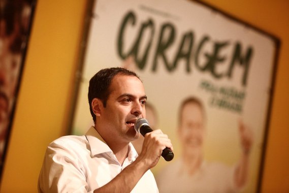 Em Pernambuco não se aceita posições ambíguas ou temerárias. Ou se está com o projeto desenvolvimentista, iniciado por Lula, Dilma e Eduardo Campos, ou com a agenda conservadora do PSDB (Foto: Jônatas Campos) Em Pernambuco não se aceita posições ambíguas ou temerárias. Ou se está com o projeto desenvolvimentista, iniciado por Lula, Dilma e Eduardo Campos, ou com a agenda conservadora do PSDB