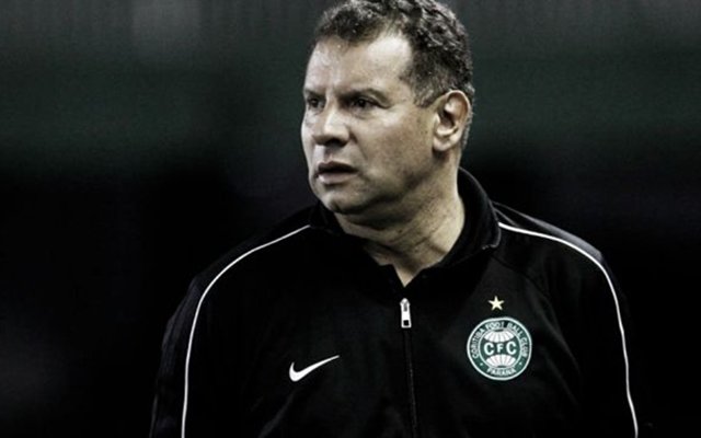 Para tentar desfazer a mágoa de Abel e convencê-lo a seguir no clube, pessoas ligadas ao Inter já buscaram contato com o técnico para oferecer inclusive um salarial superior aos R$ 550 mil que recebia (Foto: Luis Mauro Queiroz) Para tentar desfazer a mágoa de Abel e convencê-lo a seguir no clube, pessoas ligadas ao Inter já buscaram contato com o técnico para oferecer inclusive um salarial superior aos R$ 550 mil que recebia