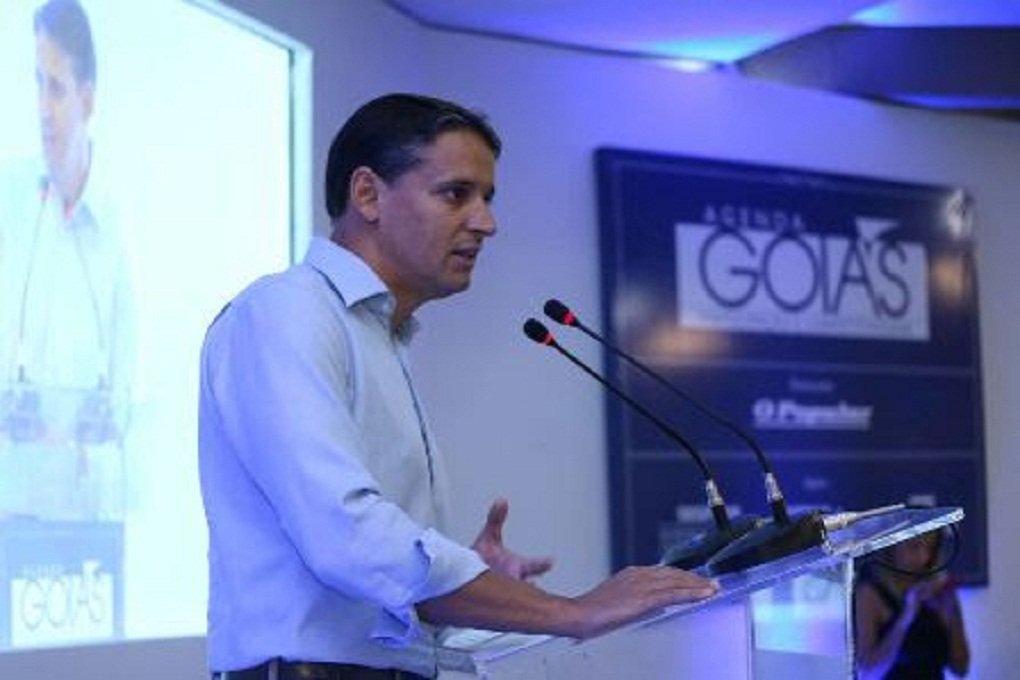 Proposta do secretário de Gestão e Planejamento foi apresentada nesta quarta-feira durante a 4ª edição do projeto Agenda Goiás; entre as ações estão a criação de parques urbanos, com o objetivo de amenizar a temperatura dos microclimas das cidades, e o estabelecimento de controle de poluição veicular, para diminuir a emissão de gases poluentes; Marconi estava no evento disse que o projeto será avaliado e ressaltou os avanços conquistados por Goiás na área ambiental (Foto: José Barbacena) Proposta do secretário de Gestão e Planejamento foi apresentada nesta quarta-feira durante a 4ª edição do projeto Agenda Goiás; entre as ações estão a criação de parques urbanos, com o objetivo de amenizar a temperatura dos microclimas das cidades, e o estabelecimento de controle de poluição veicular, para diminuir a emissão de gases poluentes; Marconi estava no evento disse que o projeto será avaliado e ressaltou os avanços conquistados por Goiás na área ambiental