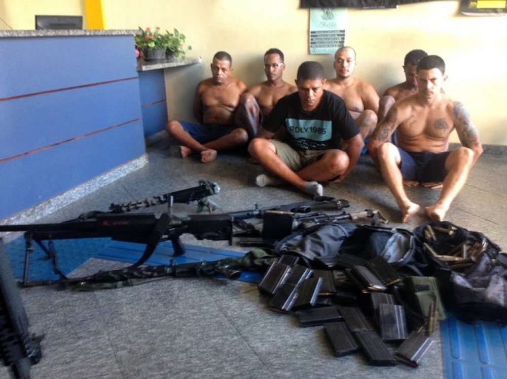Justiça determinou que os traficantes Ricardo Chaves de Castro Lima, conhecido como Fu da Mineira; Claudio José de Souza Fontarigo, o Claudinho da Mineira; e Robson Aguiar de Oliveira, o Binho do Engenho, regridam cautelarmente para o regime fechado; Fu da Mineira tem duas condenações, por homicídio qualificado e associação para a prática de tráfico ilícito de entorpecente, totalizando 91 anos e 10 meses de prisão (Foto: Leonardo Lucena) Justiça determinou que os traficantes Ricardo Chaves de Castro Lima, conhecido como Fu da Mineira; Claudio José de Souza Fontarigo, o Claudinho da Mineira; e Robson Aguiar de Oliveira, o Binho do Engenho, regridam cautelarmente para o regime fechado; Fu da Mineira tem duas condenações, por homicídio qualificado e associação para a prática de tráfico ilícito de entorpecente, totalizando 91 anos e 10 meses de prisão