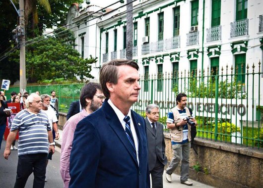 Bolsonaro é remanescente dos esgotos da ditadura assassina, mãe de assassinos que prenderam, perseguiram e mataram brasileiros e brasileiras (Foto: Dom Orvandil) Bolsonaro é remanescente dos esgotos da ditadura assassina, mãe de assassinos que prenderam, perseguiram e mataram brasileiros e brasileiras