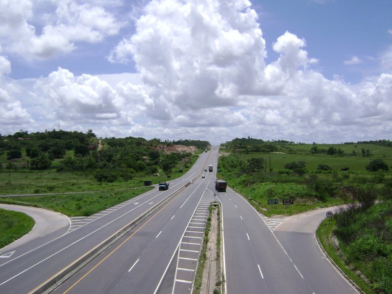 Balanço atualizado da Agência Nacional de Transportes Terrestres (ANTT) dá conta de que as rodovias federais BRs 101 e 116 que cortam a Bahia têm os trechos mais perigosos do país para assalto; quase 10% dos assaltos a ônibus interestaduais em 2014 ocorreram na passagem pela Bahia; foram registrados 25 roubos à mão armada apenas na malha baiana das duas rodovias, dos 277 contabilizados em todo o país (Foto: Romulo Faro) Balanço atualizado da Agência Nacional de Transportes Terrestres (ANTT) dá conta de que as rodovias federais BRs 101 e 116 que cortam a Bahia têm os trechos mais perigosos do país para assalto; quase 10% dos assaltos a ônibus interestaduais em 2014 ocorreram na passagem pela Bahia; foram registrados 25 roubos à mão armada apenas na malha baiana das duas rodovias, dos 277 contabilizados em todo o país