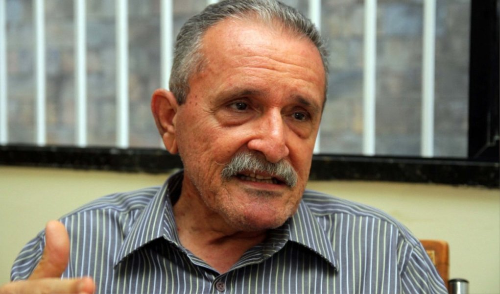 O vice-prefeito José Carlos Machado disse nesta quarta (11) que não foi contra o reajuste apresentado pelo prefeito João Alves do Imposto sobre a Propriedade Predial e Territorial Urbana (IPTU); “O que o contribuinte tem que estar atento é que tem o valor de imóvel e além deste tem outro valor, que serve de base para o cálculo do imposto. Aplica a alíquota para base da contas do imposto. O fato é que a lei é clara, quando fala que quando o imóvel é edificado o reajuste é de 30% e quando não é, o reajuste é de até 60%”, disse (Foto: Valter Lima) O vice-prefeito José Carlos Machado disse nesta quarta (11) que não foi contra o reajuste apresentado pelo prefeito João Alves do Imposto sobre a Propriedade Predial e Territorial Urbana (IPTU); “O que o contribuinte tem que estar atento é que tem o valor de imóvel e além deste tem outro valor, que serve de base para o cálculo do imposto. Aplica a alíquota para base da contas do imposto. O fato é que a lei é clara, quando fala que quando o imóvel é edificado o reajuste é de 30% e quando não é, o reajuste é de até 60%”, disse