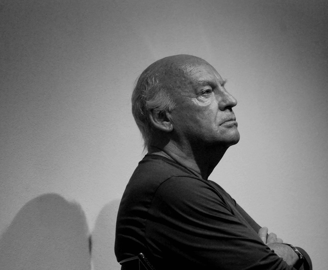 Considerado um dos maiores autores da literatura latino-americana, escritor e jornalista estava internado em um hospital em Montevidéu e morreu devido a complicações de um câncer de pulmão, que já havia sido tratado em 2007; entre suas obras mais famosas estão As Veias Abertas da América Latina, Memórias do Fogo, Os Dias Seguintes, Crônicas Latino-Americanas (Foto: Gisele Federicce) Considerado um dos maiores autores da literatura latino-americana, escritor e jornalista estava internado em um hospital em Montevidéu e morreu devido a complicações de um câncer de pulmão, que já havia sido tratado em 2007; entre suas obras mais famosas estão As Veias Abertas da América Latina, Memórias do Fogo, Os Dias Seguintes, Crônicas Latino-Americanas