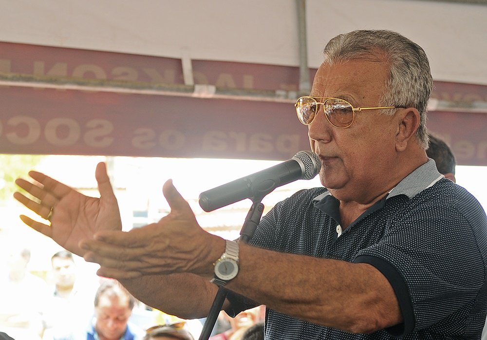 Os servidores efetivos da Empresa de Desenvolvimento Sustentável do Estado de Sergipe (Pronese) e da Empresa Sergipana de Turismo (Emsetur) não serão demitidos; esta é uma determinação do governador Jackson Barreto (PMDB); ele garante que apesar da publicação ontem do decreto 29.969, que dispõe sobre uma intervenção nos órgãos, estes não serão extintos; objetivo da intervenção nas duas empresas é buscar economia em função da gravidade financeira pela qual passa o Estado (Foto: Valter Lima) Os servidores efetivos da Empresa de Desenvolvimento Sustentável do Estado de Sergipe (Pronese) e da Empresa Sergipana de Turismo (Emsetur) não serão demitidos; esta é uma determinação do governador Jackson Barreto (PMDB); ele garante que apesar da publicação ontem do decreto 29.969, que dispõe sobre uma intervenção nos órgãos, estes não serão extintos; objetivo da intervenção nas duas empresas é buscar economia em função da gravidade financeira pela qual passa o Estado