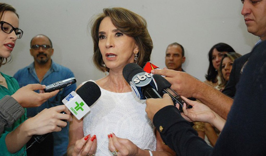 "Se for preciso ousar, vou ousar. Não tenho medo de nada na gestão pública", diz a educadora sobre a proposta de terceirizar a administração de unidades escolares no Estado; a secretária de Educação, Cultura e Esporte explica que trata-se de uma fase de qualificação, com o objetivo de ampliar o número de interessados em celebrar contratos com para o projeto-piloto de gestão de escolas públicas; edital será publicado nos próximos meses; Goiás já conta com parcerias com OSs na Saúde (Foto: Realle Palazzo-Martini) "Se for preciso ousar, vou ousar. Não tenho medo de nada na gestão pública", diz a educadora sobre a proposta de terceirizar a administração de unidades escolares no Estado; a secretária de Educação, Cultura e Esporte explica que trata-se de uma fase de qualificação, com o objetivo de ampliar o número de interessados em celebrar contratos com para o projeto-piloto de gestão de escolas públicas; edital será publicado nos próximos meses; Goiás já conta com parcerias com OSs na Saúde