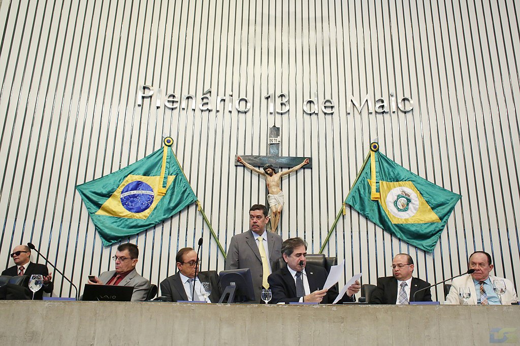 Com 25 votos a favor, foi aprovado na tarde desta quinta o projeto de Lei que autoriza a criação de crédito especial para a Secretaria de Relações Institucionais e a Secretaria Especial de Política sobre Drogas. O montante é superior a R$ 7 milhões (Foto: Rodrigo Rocha) Com 25 votos a favor, foi aprovado na tarde desta quinta o projeto de Lei que autoriza a criação de crédito especial para a Secretaria de Relações Institucionais e a Secretaria Especial de Política sobre Drogas. O montante é superior a R$ 7 milhões