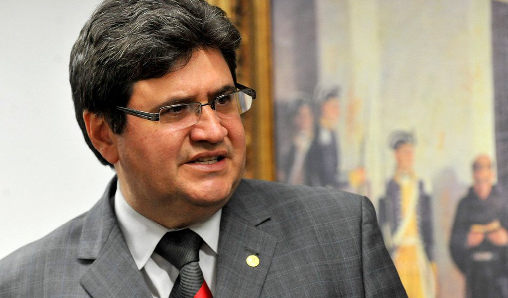 Diário Oficial da União (DOU) desta sexta-feira, 26, traz a publicação da nomeação do ex-deputado Júnior Coimbra (PMDB) para exercer o cargo de Secretário Nacional de Políticas de Turismo, no Ministério de Turismo; cargo tem a função de auxiliar na formulação, elaboração e monitoramento da Política Nacional do Turismo; com a nomeação, Coimbra diz que procurará alavancar o turismo brasileiro e terá atenção especial ao Tocantins (Foto: Aquiles Lins) Diário Oficial da União (DOU) desta sexta-feira, 26, traz a publicação da nomeação do ex-deputado Júnior Coimbra (PMDB) para exercer o cargo de Secretário Nacional de Políticas de Turismo, no Ministério de Turismo; cargo tem a função de auxiliar na formulação, elaboração e monitoramento da Política Nacional do Turismo; com a nomeação, Coimbra diz que procurará alavancar o turismo brasileiro e terá atenção especial ao Tocantins