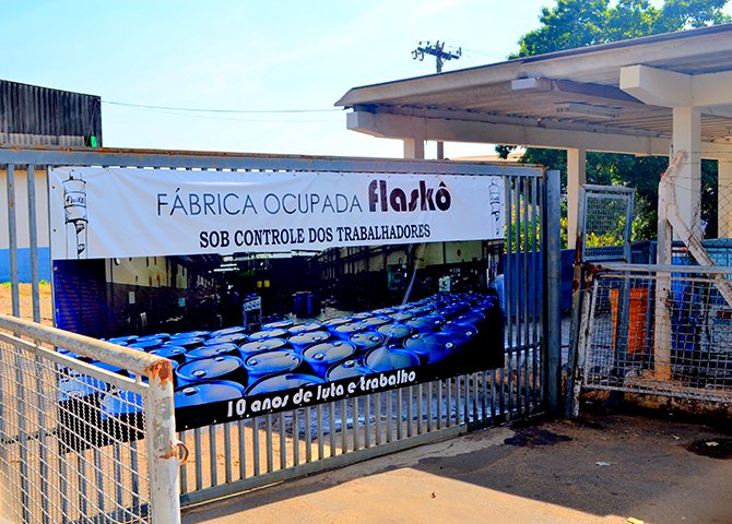 Na Flaskô, a gestão dos trabalhadores fez milagres que empresários progressistas não conseguem. A experiência completará 12 anos (Foto: Josiane Lombardi) Na Flaskô, a gestão dos trabalhadores fez milagres que empresários progressistas não conseguem. A experiência completará 12 anos