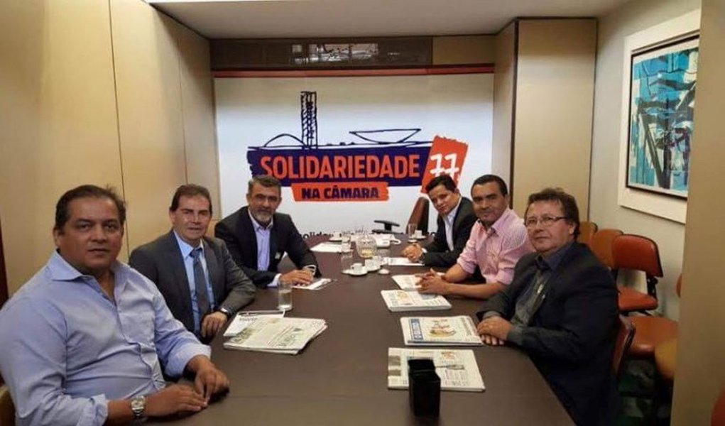 A decisão foi tomada durante reunião da bancada de deputados da legenda com o presidente nacional do partido, Paulinho da Força, e com o vice-presidente nacional e ex-deputado Eduardo Gomes; "Principal objetivo, neste primeiro momento, é oxigenar o partido, formando comissões provisórias em todo o estado e preparando-o para as próximas eleições com a construção do maior número possível de candidaturas", destacou; Vilmar substitui o ex-governador Sandoval Cardoso no comando da legenda; partido deve caminhar para integrar a base do governador Marcelo Miranda na Assembleia (Foto: Aquiles Lins) A decisão foi tomada durante reunião da bancada de deputados da legenda com o presidente nacional do partido, Paulinho da Força, e com o vice-presidente nacional e ex-deputado Eduardo Gomes; "Principal objetivo, neste primeiro momento, é oxigenar o partido, formando comissões provisórias em todo o estado e preparando-o para as próximas eleições com a construção do maior número possível de candidaturas", destacou; Vilmar substitui o ex-governador Sandoval Cardoso no comando da legenda; partido deve caminhar para integrar a base do governador Marcelo Miranda na Assembleia