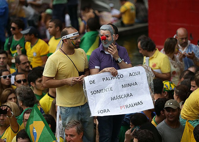 Algumas medidas são urgentes para retomar o fio da História. Uma delas é acelerar ao máximo o debate sobre a democratização dos meios de comunicação (Foto: Daniel Quoist) Algumas medidas são urgentes para retomar o fio da História. Uma delas é acelerar ao máximo o debate sobre a democratização dos meios de comunicação