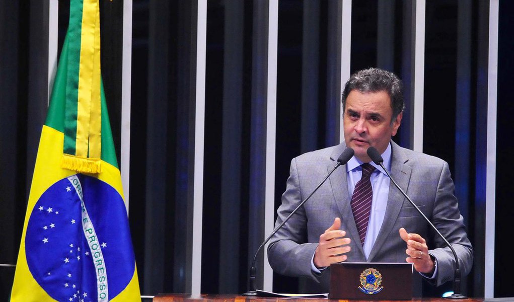Presidente nacional do partido, Aécio Neves, afirmou que a bancada no Senado votará contra o projeto do governo Dilma que reduz as desonerações sobre a folha de pagamento de empresas de 56 setores da economia; "Votaremos pela manutenção da desoneração", discursou o tucano; medida faz parte do ajuste fiscal (Foto: Gisele Federicce) Presidente nacional do partido, Aécio Neves, afirmou que a bancada no Senado votará contra o projeto do governo Dilma que reduz as desonerações sobre a folha de pagamento de empresas de 56 setores da economia; "Votaremos pela manutenção da desoneração", discursou o tucano; medida faz parte do ajuste fiscal