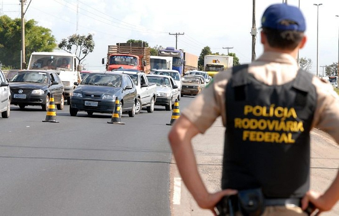 Trecho que corta Alagoas é considerado o mais perigoso do País para o tráfego de ônibus interestaduais; é o que aponta o mais recente levantamento elaborado pela Agência Nacional de Transportes Terrestres (ANTT); dados são referentes ao ano passado e apontam que, neste período, a rodovia que atravessa o estado teve o registro de 24 assaltos a transportes coletivos; Alagoas teve mais ocorrências que o trecho da BR-365, em Minas Gerais, que contabilizou 19 assaltos a ônibus interestaduais em 2014 (Foto: José Barbacena) Trecho que corta Alagoas é considerado o mais perigoso do País para o tráfego de ônibus interestaduais; é o que aponta o mais recente levantamento elaborado pela Agência Nacional de Transportes Terrestres (ANTT); dados são referentes ao ano passado e apontam que, neste período, a rodovia que atravessa o estado teve o registro de 24 assaltos a transportes coletivos; Alagoas teve mais ocorrências que o trecho da BR-365, em Minas Gerais, que contabilizou 19 assaltos a ônibus interestaduais em 2014