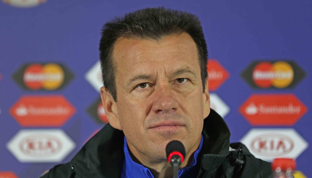 "Não é desculpa nem atenuante, mas tivemos 15 jogadores com virose na semana e nos faltou um pouco de mobilidade na partida", disse o técnico da seleção brasileira em entrevista à imprensa, após a eliminação do Brasil da Copa América neste sábado (Foto: Gisele Federicce) "Não é desculpa nem atenuante, mas tivemos 15 jogadores com virose na semana e nos faltou um pouco de mobilidade na partida", disse o técnico da seleção brasileira em entrevista à imprensa, após a eliminação do Brasil da Copa América neste sábado