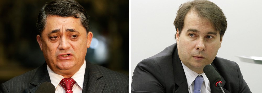 Após reunião com o relator na Câmara do projeto de lei que altera a remuneração do FGTS, Rodrigo Maia (DEM-RJ), e o vice-presidente e articulador político do governo, Michel Temer, o líder do governo na Casa, José Guimarães (PT-CE), não deu detalhes sobre as possíveis mudanças no texto e disse que o governo dialoga com o relator da matéria para definir as alterações. (Foto: Gisele Federicce) Após reunião com o relator na Câmara do projeto de lei que altera a remuneração do FGTS, Rodrigo Maia (DEM-RJ), e o vice-presidente e articulador político do governo, Michel Temer, o líder do governo na Casa, José Guimarães (PT-CE), não deu detalhes sobre as possíveis mudanças no texto e disse que o governo dialoga com o relator da matéria para definir as alterações.