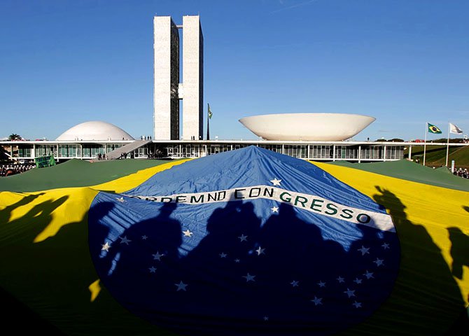Precisamos destacar a importância da luta total contra a 'dinheirização' da política em todos os níveis, legais ou ilegais (Foto: Tarso Genro) www.brasil247.com - Precisamos destacar a importância da luta total contra a 'dinheirização' da política em todos os níveis, legais ou ilegais
