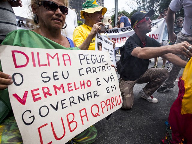 Agora, José, só eles podem salvar as políticas sociais, os direitos dos pobres, e provocar a reforma política e a mudança da atual – e nefasta – política econômica (Foto: Frei Betto) Agora, José, só eles podem salvar as políticas sociais, os direitos dos pobres, e provocar a reforma política e a mudança da atual – e nefasta – política econômica
