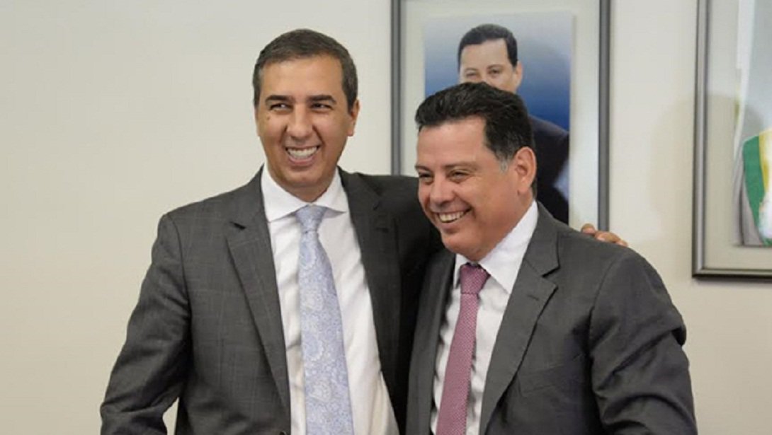 Semana ficou marcada pelo anúncio de intenção de investimentos de quatro empresas; em Luziânia, Brasal e a multinacional Satus Ager pretendem instalar unidades produtivas; a farmacêutica planeja construir amplo centro de distribuição atacadista em terras goianas e a Qualitti quer abrir outra unidade na Região Sul; trabalho é coordenado pela Secretaria de Desenvolvimento Econômico, José Eliton, e objetivo de Marconi Perillo é aumentar a competitividade do Estado; números de Goiás mostram fôlego no momento de crise ecnômica: PIB goiano foi 20 vezes maior que o nacional e segue alta na geração de empregos (Foto: José Barbacena) Semana ficou marcada pelo anúncio de intenção de investimentos de quatro empresas; em Luziânia, Brasal e a multinacional Satus Ager pretendem instalar unidades produtivas; a farmacêutica planeja construir amplo centro de distribuição atacadista em terras goianas e a Qualitti quer abrir outra unidade na Região Sul; trabalho é coordenado pela Secretaria de Desenvolvimento Econômico, José Eliton, e objetivo de Marconi Perillo é aumentar a competitividade do Estado; números de Goiás mostram fôlego no momento de crise ecnômica: PIB goiano foi 20 vezes maior que o nacional e segue alta na geração de empregos