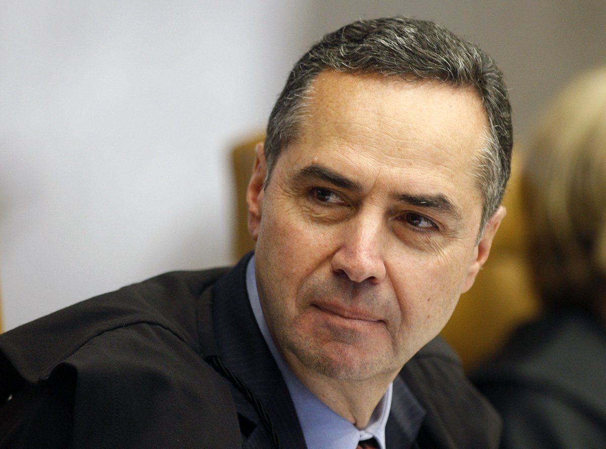 Em nota, procuradores repudiam manifestação do procurador-geral do Estado, Elival da Silva Ramos, de que o ministro do STF, quando era procurador do Rio de Janeiro, "pouco trabalhava na advocacia pública" e "pediu exoneração porque ficou constrangido por ganhar sem trabalhar"; comunicado diz que declaração explica por que Silva Ramos não está na lista tríplice da qual será selecionado o novo comandante da instituição nos próximos anos (Foto: Gisele Federicce) Em nota, procuradores repudiam manifestação do procurador-geral do Estado, Elival da Silva Ramos, de que o ministro do STF, quando era procurador do Rio de Janeiro, "pouco trabalhava na advocacia pública" e "pediu exoneração porque ficou constrangido por ganhar sem trabalhar"; comunicado diz que declaração explica por que Silva Ramos não está na lista tríplice da qual será selecionado o novo comandante da instituição nos próximos anos