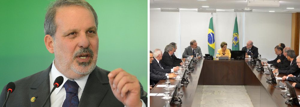 O ministro do Desenvolvimento, Indústria e Comércio Exterior, Armando Monteiro, disse nesta terça (18) que, a despeito de um clima “pessimista” quanto à economia brasileira, as empresas internacionais observam o Brasil como um grande mercado consumidor e que, por isso, passam a mensagem ao governo de que mantêm a confiança no país; segundo ele, os investidores estrangeiros olham o Brasil “para além das dificuldades conjunturais” e consideram que o “grande ativo” do país é que ele tem “um dos mais importantes mercados do mundo” (Foto: Valter Lima) O ministro do Desenvolvimento, Indústria e Comércio Exterior, Armando Monteiro, disse nesta terça (18) que, a despeito de um clima “pessimista” quanto à economia brasileira, as empresas internacionais observam o Brasil como um grande mercado consumidor e que, por isso, passam a mensagem ao governo de que mantêm a confiança no país; segundo ele, os investidores estrangeiros olham o Brasil “para além das dificuldades conjunturais” e consideram que o “grande ativo” do país é que ele tem “um dos mais importantes mercados do mundo”
