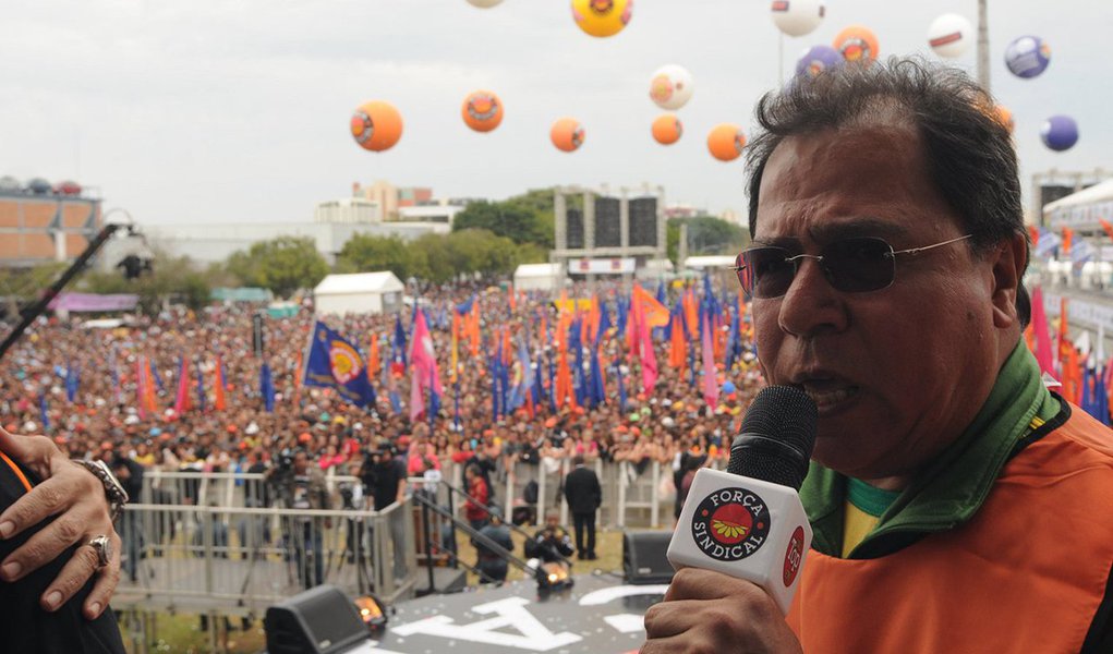 Secretário-geral da Força Sindical, João Carlos Gonçalves, o Juruna, diz que a central, como instituição, "não organiza, não participa e não incentiva" as manifestações em defesa do impeachment da presidente Dilma programadas para domingo 16; segundo ele, "o que acontece é que tem sindicalistas que são filiados ao Solidariedade e que poderão estar lá"; Juruna chamou os atos de "protesto dos coxinhas" (Foto: Gisele Federicce) Secretário-geral da Força Sindical, João Carlos Gonçalves, o Juruna, diz que a central, como instituição, "não organiza, não participa e não incentiva" as manifestações em defesa do impeachment da presidente Dilma programadas para domingo 16; segundo ele, "o que acontece é que tem sindicalistas que são filiados ao Solidariedade e que poderão estar lá"; Juruna chamou os atos de "protesto dos coxinhas"