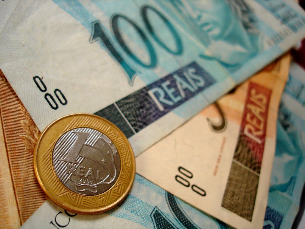 Em decorrência do aumento do endividamento de Estados e Municípios, o Ministério da Fazenda informou em nota nesta sexta (14) que o Tesouro Nacional encaminhou pedido à Comissão de Financiamentos Externos (Cofiex), órgão do Ministério do Planejamento responsável pela operacionalização de financiamentos, que fossem retirados da pauta de reunião da terça-feira passada os processos relativos a novos pedidos de empréstimos; o Tesouro Nacional destacou o crescimento acelerado no endividamento dos entes subnacionais nos últimos anos; somente para os Estados, o desembolso anual passou da ordem de R$ 9 bilhões em 2011 para R$ 33,5 bilhões no ano passado (Foto: Valter Lima) Em decorrência do aumento do endividamento de Estados e Municípios, o Ministério da Fazenda informou em nota nesta sexta (14) que o Tesouro Nacional encaminhou pedido à Comissão de Financiamentos Externos (Cofiex), órgão do Ministério do Planejamento responsável pela operacionalização de financiamentos, que fossem retirados da pauta de reunião da terça-feira passada os processos relativos a novos pedidos de empréstimos; o Tesouro Nacional destacou o crescimento acelerado no endividamento dos entes subnacionais nos últimos anos; somente para os Estados, o desembolso anual passou da ordem de R$ 9 bilhões em 2011 para R$ 33,5 bilhões no ano passado