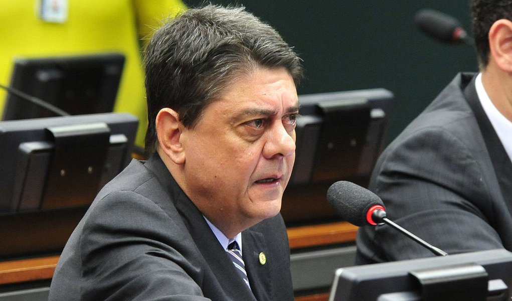 Ex-presidente da OAB-RJ, deputado federal Wadih Damous (PT-RJ) foi nomeado para a CPI da Petrobras; Damos assumiu o mandato no final de maio e tem como principal missão fazer um debate qualificado em defesa do PT e do governo; aliado de Lula, ele assume depois que o ex-presidente se incomodou com a convocação do diretor do Instituto Lula pela comissão, Paulo Okamotto (Foto: Paulo Emílio) Ex-presidente da OAB-RJ, deputado federal Wadih Damous (PT-RJ) foi nomeado para a CPI da Petrobras; Damos assumiu o mandato no final de maio e tem como principal missão fazer um debate qualificado em defesa do PT e do governo; aliado de Lula, ele assume depois que o ex-presidente se incomodou com a convocação do diretor do Instituto Lula pela comissão, Paulo Okamotto