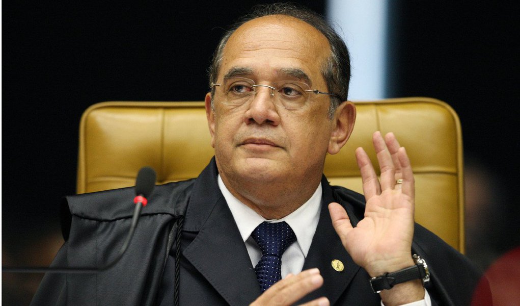 Há um ano e quatro meses em que pediu vistas da Ação Direta de Inconstitucionalidade (Adin) que prevê o fim de doações privadas a campanhas eleitorais, o ministro Gilmar Mendes prometeu devolver a matéria ao Plenário do Supremo Tribunal Federal, para conclusão da votação, interrompida quando tinha 6 votos contra 1 pelo financiamento público de campanhas eleitorais; "Vamos devolver agora. Vamos julgar ainda neste semestre, espero"; será? (Foto: Aquiles Lins) Há um ano e quatro meses em que pediu vistas da Ação Direta de Inconstitucionalidade (Adin) que prevê o fim de doações privadas a campanhas eleitorais, o ministro Gilmar Mendes prometeu devolver a matéria ao Plenário do Supremo Tribunal Federal, para conclusão da votação, interrompida quando tinha 6 votos contra 1 pelo financiamento público de campanhas eleitorais; "Vamos devolver agora. Vamos julgar ainda neste semestre, espero"; será?