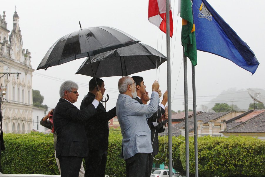 Pelo oitavo ano consecutivo, o município de Cachoeira, no Recôncavo baiano, é a sede do governo do Estado por um dia; o secretário da Casa Civil, Bruno Dauster, representou o governador Rui Costa; "É um local onde marcamos de maneira muito clara a importância e a luta da Independência do Brasil. Cachoeira foi o berço desta independência, se antecipando ao 7 de Setembro, e iniciando uma luta que só foi concluída com a efetiva independência do país", afirmou Dauster; Rui não compareceu em virtude do nascimento de sua filha Malu, na madrugada de hoje (Foto: Romulo Faro) Pelo oitavo ano consecutivo, o município de Cachoeira, no Recôncavo baiano, é a sede do governo do Estado por um dia; o secretário da Casa Civil, Bruno Dauster, representou o governador Rui Costa; "É um local onde marcamos de maneira muito clara a importância e a luta da Independência do Brasil. Cachoeira foi o berço desta independência, se antecipando ao 7 de Setembro, e iniciando uma luta que só foi concluída com a efetiva independência do país", afirmou Dauster; Rui não compareceu em virtude do nascimento de sua filha Malu, na madrugada de hoje