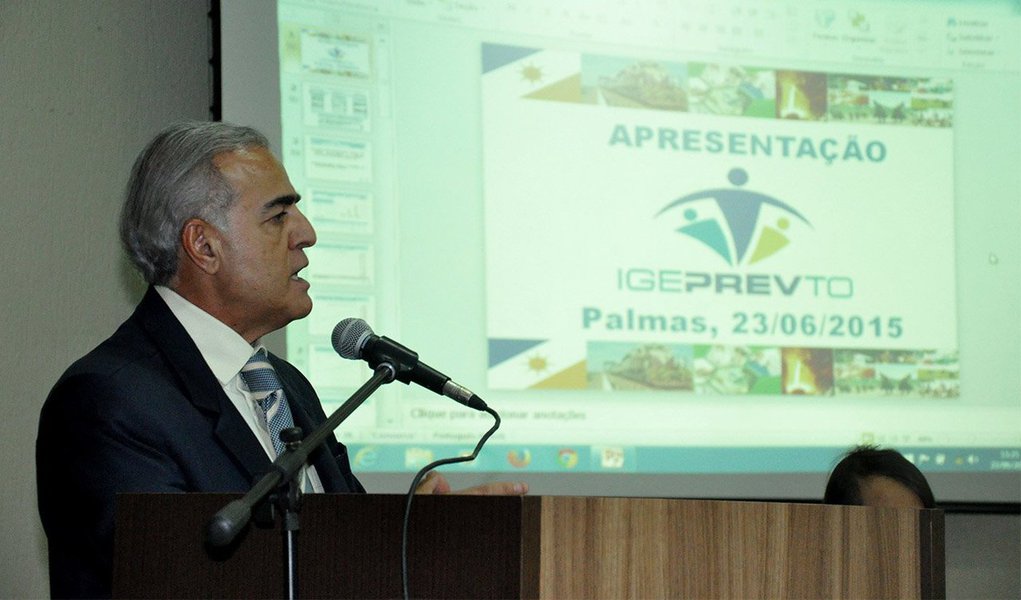Durante audiência pública sobre a situação do Igeprev, realizada nessa terça-feira, 23, o líder do governo, deputado Paulo Mourão (PT), o evento resultou na criação de um grupo de trabalho formado por parlamentares e representantes de servidores dos órgãos e poderes públicos para pesquisar a evolução patrimonial do instituto; "Nós não podemos deixar apenas na mão do governo cuidar do Igeprev, é preciso o servidor público também estar dentro do Igeprev, ocupando uma diretoria, indicada pelos servidores, para cuidar melhor do patrimônio dos servidores", afirmou; servidores exigiram a responsabilização penal dos responsáveis pelo rombo que pode ultrapassar a casa de R$ 1 bilhão (Foto: Aquiles Lins) Durante audiência pública sobre a situação do Igeprev, realizada nessa terça-feira, 23, o líder do governo, deputado Paulo Mourão (PT), o evento resultou na criação de um grupo de trabalho formado por parlamentares e representantes de servidores dos órgãos e poderes públicos para pesquisar a evolução patrimonial do instituto; "Nós não podemos deixar apenas na mão do governo cuidar do Igeprev, é preciso o servidor público também estar dentro do Igeprev, ocupando uma diretoria, indicada pelos servidores, para cuidar melhor do patrimônio dos servidores", afirmou; servidores exigiram a responsabilização penal dos responsáveis pelo rombo que pode ultrapassar a casa de R$ 1 bilhão