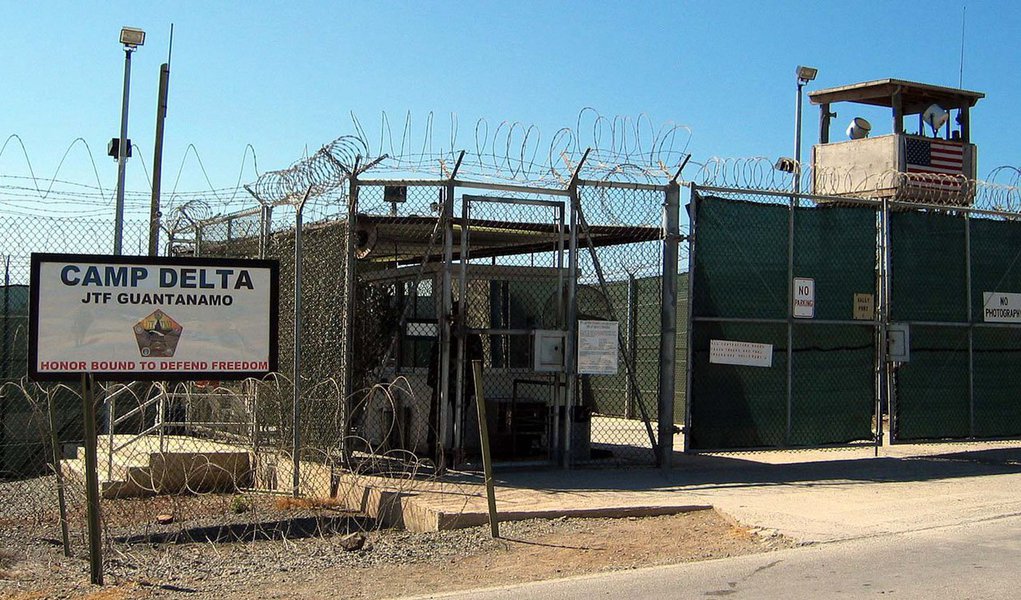 Anúncio sobre o estudo para transferir os presos ocorre poucos dias depois de o vice-presidente, John Kerry, ter visitado Havana; a devolução do território de Guantánamo aos cubanos, é um dos pontos reivindicados pela ilha para o total restabelecimento das relações diplomáticas, recém reatadas, após meio século de afastamento (Foto: Roberta Namour) Anúncio sobre o estudo para transferir os presos ocorre poucos dias depois de o vice-presidente, John Kerry, ter visitado Havana; a devolução do território de Guantánamo aos cubanos, é um dos pontos reivindicados pela ilha para o total restabelecimento das relações diplomáticas, recém reatadas, após meio século de afastamento