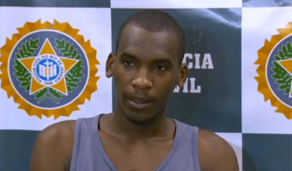 A Divisão de Homicídios da Baixada Fluminense (DHBF) procura provas e indícios sobre 43 homicídios que um homem de 26 anos, preso afirmou ter cometido nos últimos nove anos; o suspeito foi preso em flagrante pelo assassinato de uma mulher de 62 anos; segundo a polícia, há indícios de que sete crimes tenham sido de autoria dele; investigadores tentam identificar uma testemunha que teria sobrevivido ao ataque do suspeito, além de parentes de vítimas para prestarem depoimento e ajudar na investigação (Foto: Leonardo Lucena) A Divisão de Homicídios da Baixada Fluminense (DHBF) procura provas e indícios sobre 43 homicídios que um homem de 26 anos, preso afirmou ter cometido nos últimos nove anos; o suspeito foi preso em flagrante pelo assassinato de uma mulher de 62 anos; segundo a polícia, há indícios de que sete crimes tenham sido de autoria dele; investigadores tentam identificar uma testemunha que teria sobrevivido ao ataque do suspeito, além de parentes de vítimas para prestarem depoimento e ajudar na investigação