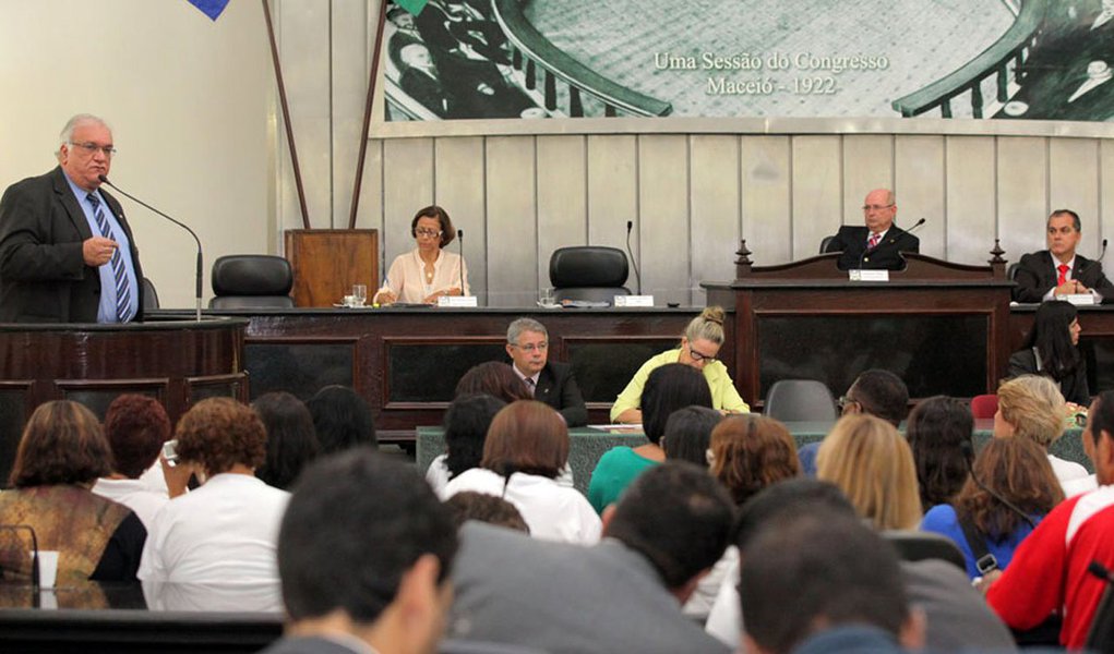 O presidente da Assembleia Legislativa de Alagoas, Luiz Dantas (PMDB), nomeou os membros das 13 Comissões Permanentes; ato já foi publicado no Diário Oficial; os presidentes de cada Comissão serão eleitos pelos demais indicados dentro de cinco dias (Foto: Voney Malta) O presidente da Assembleia Legislativa de Alagoas, Luiz Dantas (PMDB), nomeou os membros das 13 Comissões Permanentes; ato já foi publicado no Diário Oficial; os presidentes de cada Comissão serão eleitos pelos demais indicados dentro de cinco dias
