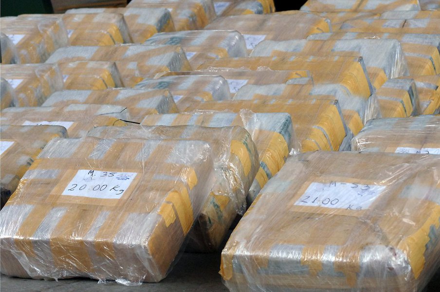 De janeiro a abril deste ano, mais de 2,4 mil quilos de droga foram apreendidas pelas polícias que atuam em todo o Estado, um aumento de 38% em relação ao mesmo período do ano passado. Destes, 1.750 Kg de maconha, 70 Kg de crack e 588 Kg de cocaína (Foto: Rodrigo Rocha) De janeiro a abril deste ano, mais de 2,4 mil quilos de droga foram apreendidas pelas polícias que atuam em todo o Estado, um aumento de 38% em relação ao mesmo período do ano passado. Destes, 1.750 Kg de maconha, 70 Kg de crack e 588 Kg de cocaína