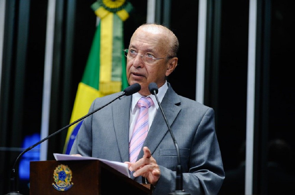 O senador Antonio Carlos Valadares (PSB-SE) foi um dos escolhidos para integrar Comissão Especial do Senado Federal que vai conduzir as discussões sobre a reforma política; o grupo, composto por 27 senadores, vai analisar os temas para votação em Plenário a partir de duas fontes: propostas originárias do próprio Senado e o substitutivo da Câmara dos Deputados à PEC 23/2007; "Já tenho manifestado minha decepção com a maneira que a Câmara dos Deputados tem tratado o assunto, principalmente, em relação aos temas principais como Financiamento de Campanha, Voto Proporcional e Sistema Eleitoral", disse (Foto: Valter Lima) O senador Antonio Carlos Valadares (PSB-SE) foi um dos escolhidos para integrar Comissão Especial do Senado Federal que vai conduzir as discussões sobre a reforma política; o grupo, composto por 27 senadores, vai analisar os temas para votação em Plenário a partir de duas fontes: propostas originárias do próprio Senado e o substitutivo da Câmara dos Deputados à PEC 23/2007; "Já tenho manifestado minha decepção com a maneira que a Câmara dos Deputados tem tratado o assunto, principalmente, em relação aos temas principais como Financiamento de Campanha, Voto Proporcional e Sistema Eleitoral", disse