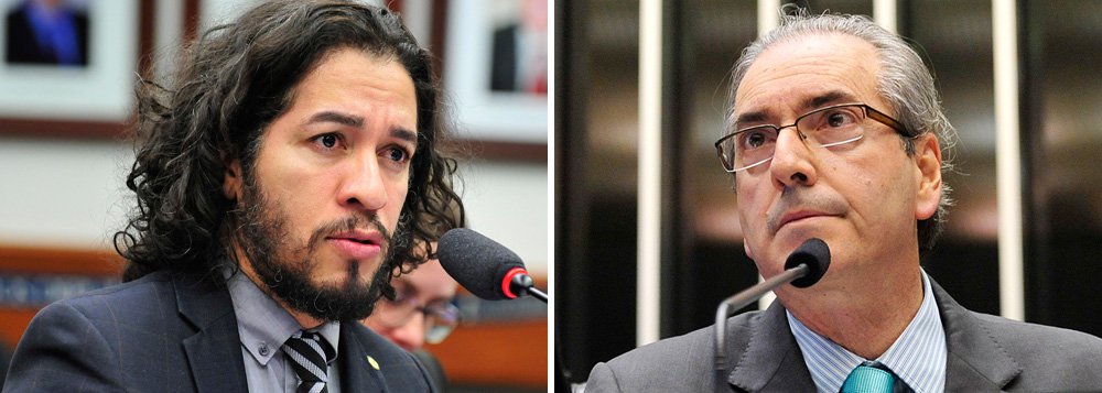 Deputado alerta que o presidente da Câmara, Eduardo Cunha (PMDB-RJ), e "seus discípulos" preparam um "golpe" para votar novamente a proposta de redução da maioridade penal, "mais uma de suas manobras para votar novamente uma proposta quase idêntica, dando um golpe em nossa Constituição, e impor a sua vontade autoritária"; segundo Jean Wyllys (PSOL-RJ), Cunha "vai tentar fazer o mesmo que fez com o financiamento empresarial de campanha: como perdeu, quer votar de novo" (Foto: Gisele Federicce) Deputado alerta que o presidente da Câmara, Eduardo Cunha (PMDB-RJ), e "seus discípulos" preparam um "golpe" para votar novamente a proposta de redução da maioridade penal, "mais uma de suas manobras para votar novamente uma proposta quase idêntica, dando um golpe em nossa Constituição, e impor a sua vontade autoritária"; segundo Jean Wyllys (PSOL-RJ), Cunha "vai tentar fazer o mesmo que fez com o financiamento empresarial de campanha: como perdeu, quer votar de novo"