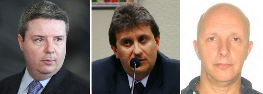 O senador já tem uma estratégia para se desvincular da acusação de ter recebido dinheiro de um emissário de Alberto Youssef em Minas; a casa aonde foi feita a entrega do dinheiro, segundo sua defesa, seria de outro político que estava em campanha na ocasião; em seu depoimento, o subordinado de Youssef detalhou a localização da casa: "Onde tem o shopping, tem a BR–040, em frente ao shopping, na pista descendo, tem um morro, é uma colina. É lá em cima desse morro" disse em seu depoimento; a defesa de Anastasia pedirá que o policial vá até o local e aponte a casa citada, para facilitar a investigação (Foto: Luis Mauro Queiroz) O senador já tem uma estratégia para se desvincular da acusação de ter recebido dinheiro de um emissário de Alberto Youssef em Minas; a casa aonde foi feita a entrega do dinheiro, segundo sua defesa, seria de outro político que estava em campanha na ocasião; em seu depoimento, o subordinado de Youssef detalhou a localização da casa: "Onde tem o shopping, tem a BR–040, em frente ao shopping, na pista descendo, tem um morro, é uma colina. É lá em cima desse morro" disse em seu depoimento; a defesa de Anastasia pedirá que o policial vá até o local e aponte a casa citada, para facilitar a investigação