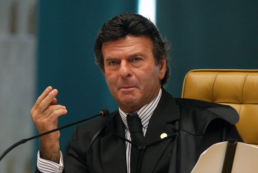 Decisão foi do ministro Luiz Fux, que entendeu permanecer válido o acórdão do STJ que anulou a Operação que prendeu Daniel Dantas e mais 23 pessoas em 2008; para o Supremo, o MP impetrou o recurso extraordinário fora do preso; a corte já havia condenado, no ano passado, o delegado expulso da PF Protógenes Queiroz, que comandou a ação, por violação de sigilo funcional qualificada (Foto: Gisele Federicce) Decisão foi do ministro Luiz Fux, que entendeu permanecer válido o acórdão do STJ que anulou a Operação que prendeu Daniel Dantas e mais 23 pessoas em 2008; para o Supremo, o MP impetrou o recurso extraordinário fora do preso; a corte já havia condenado, no ano passado, o delegado expulso da PF Protógenes Queiroz, que comandou a ação, por violação de sigilo funcional qualificada