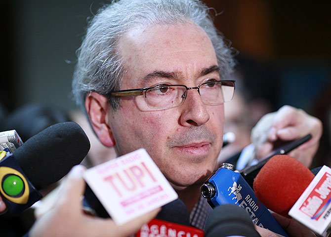 A ele mesmo e à bancada que se elege com a ajuda de poderosos grupos econômicos. Por isso ele não hesita em tentar um golpe contra a democracia (Foto: Maria Inês Nassif) A ele mesmo e à bancada que se elege com a ajuda de poderosos grupos econômicos. Por isso ele não hesita em tentar um golpe contra a democracia